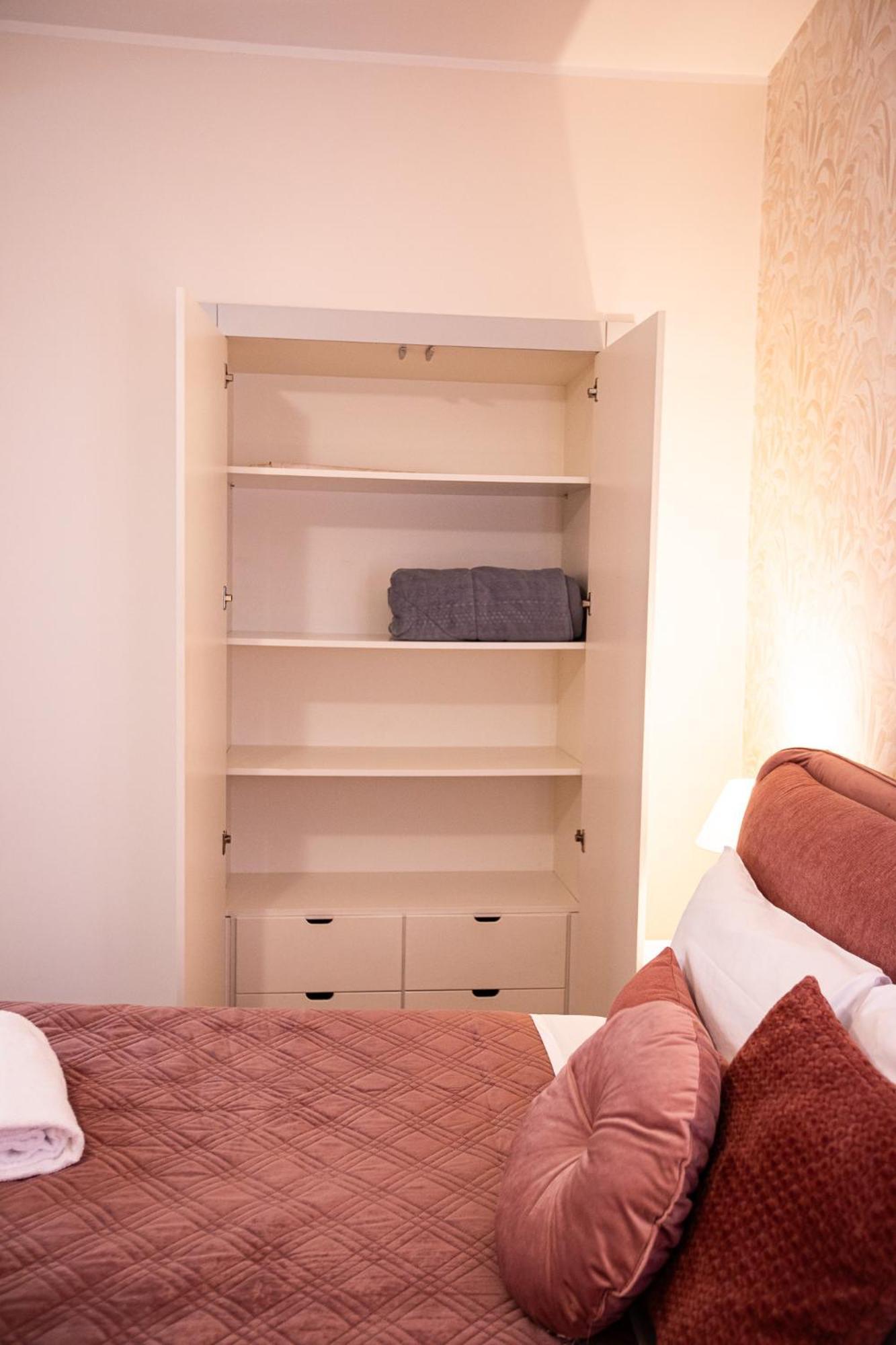 Deluxe Spanish Steps Apartment *