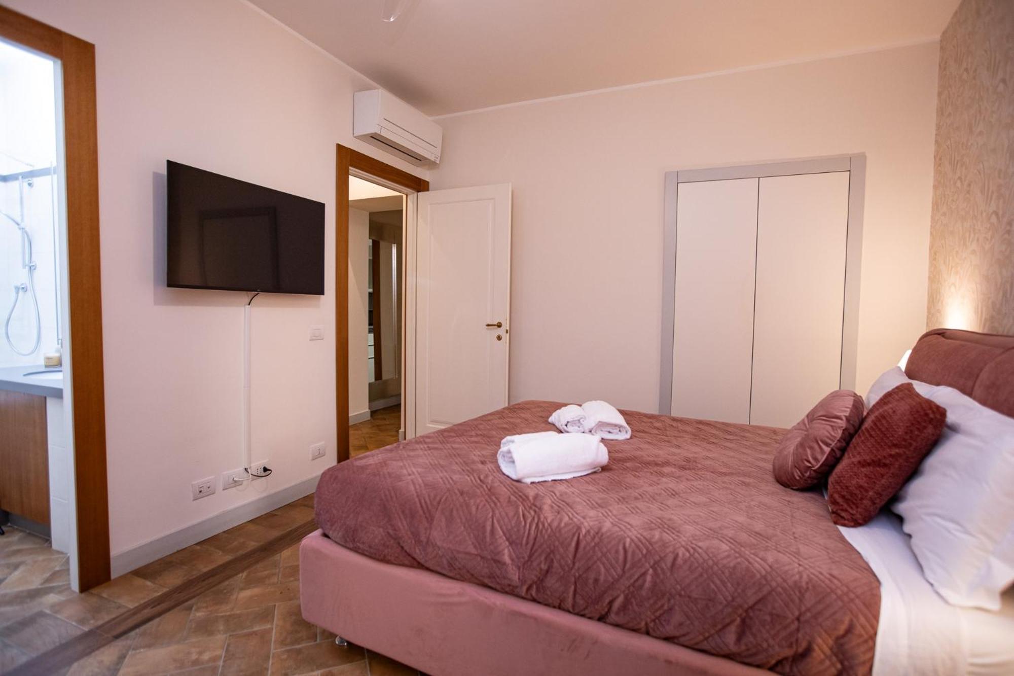 Deluxe Spanish Steps Apartment